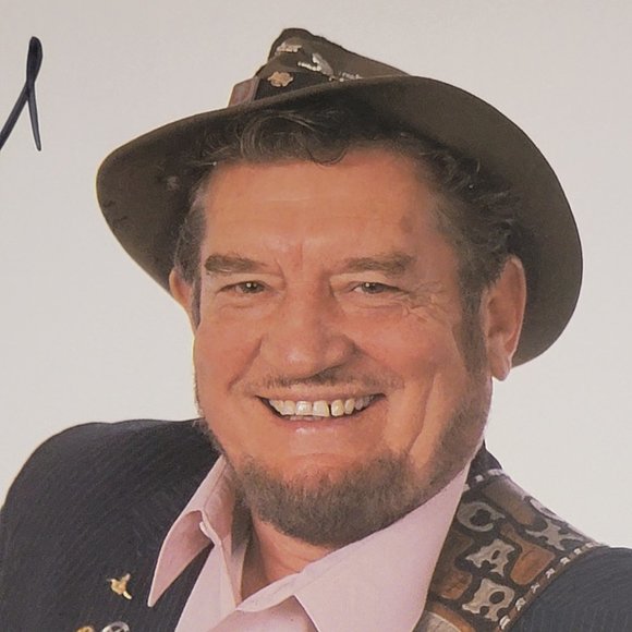 box car willie autographed 8x10. - Picture 2 of 6